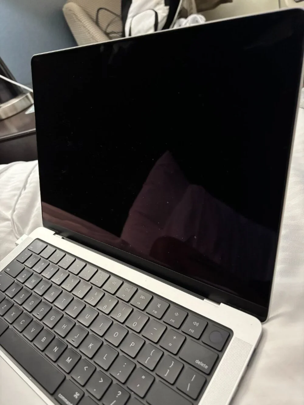 Used Silver Macbook Pro M5